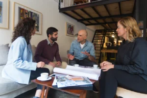 Quién puede asistir a una junta de propietarios